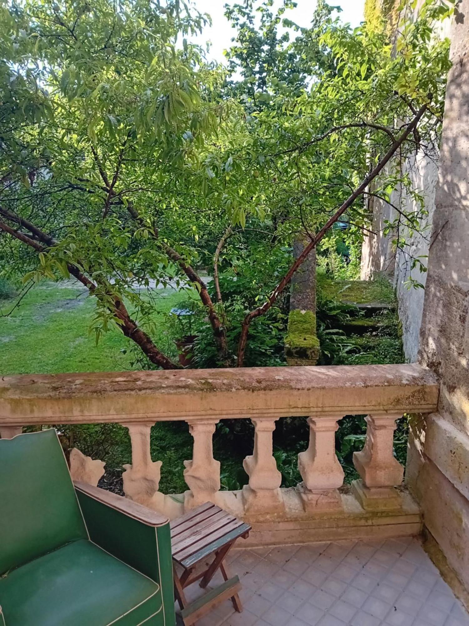 La Chambre Du Chateau De Puisseguin Exterior photo